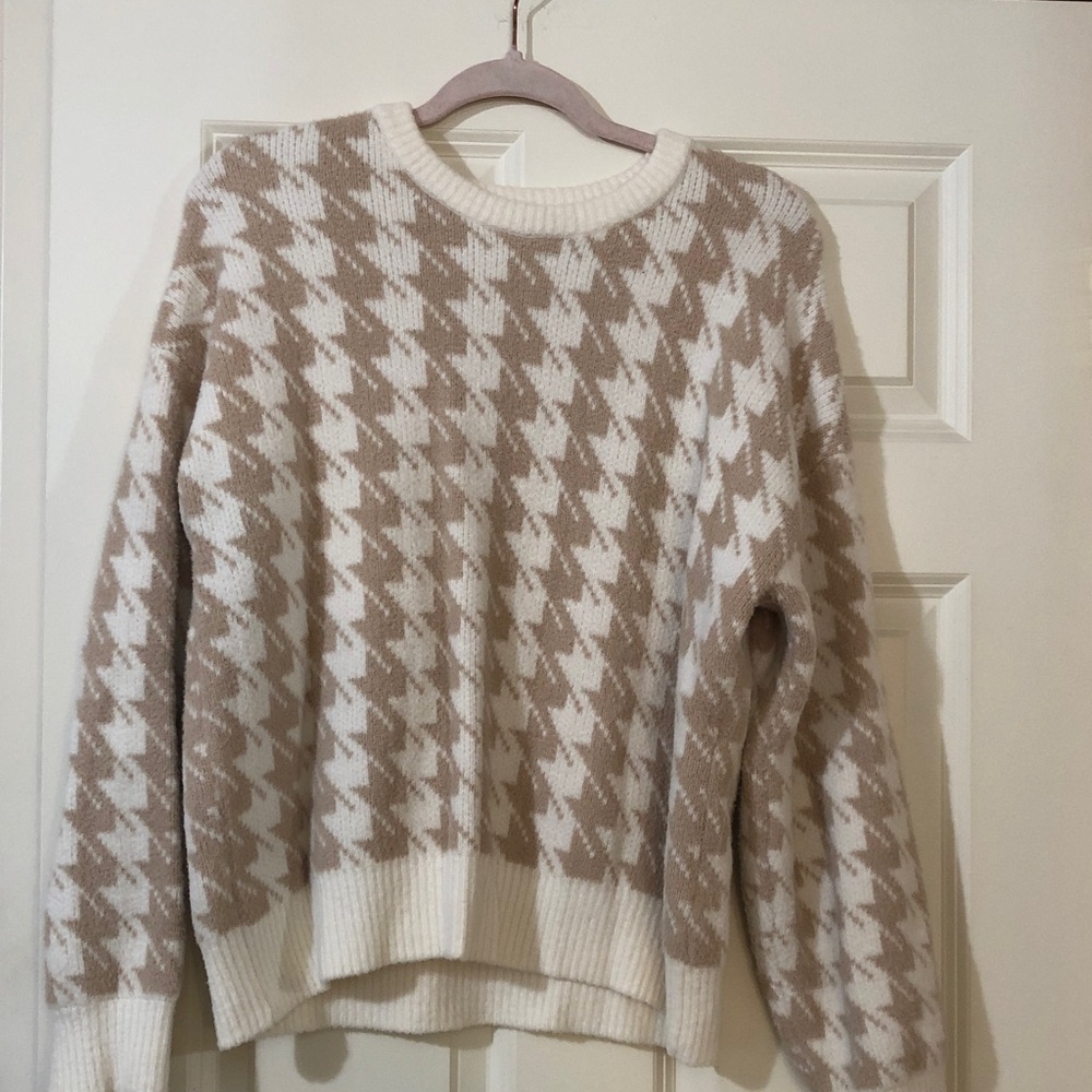 Houndstooth Pattern Sweater